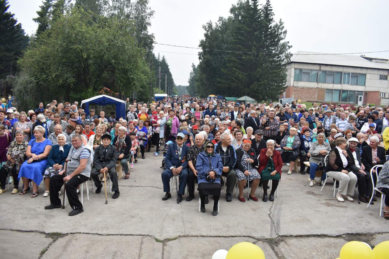 Жители Новой Солянки отметили 90-лет.